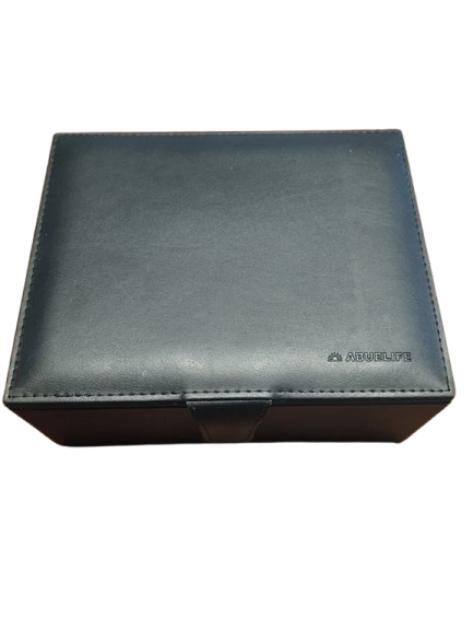 Caja de ecocuero con 4 cachos y 20 dados